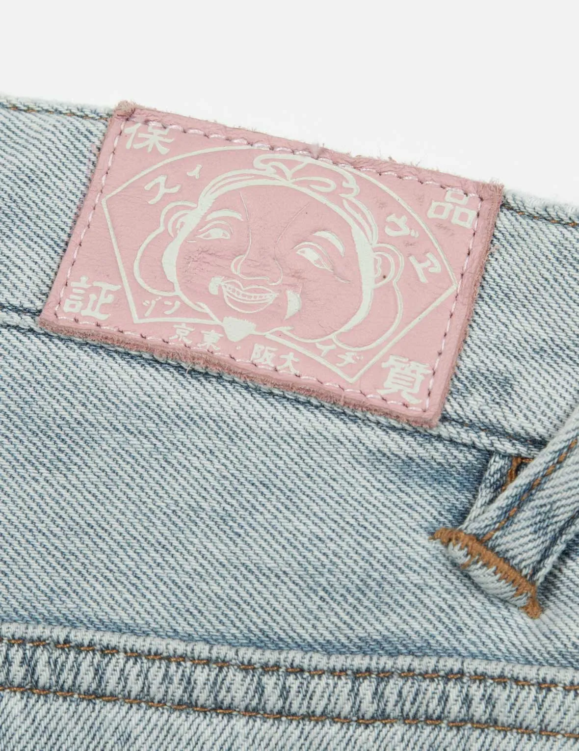 Multi-Pocket Distressed and Seagull Appliqué Fashion Fit Cargo Jeans