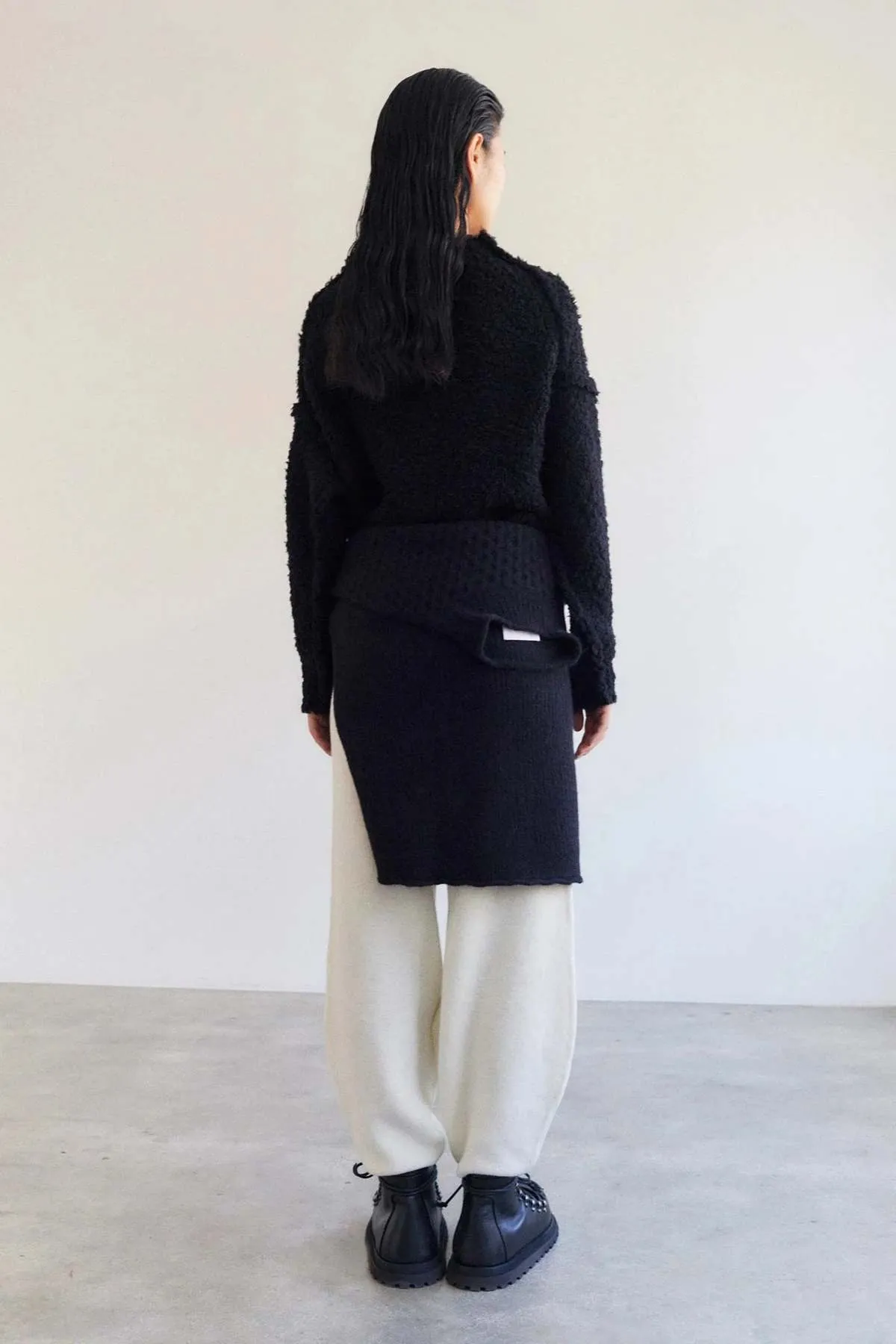 Nemuri Sweater - Black