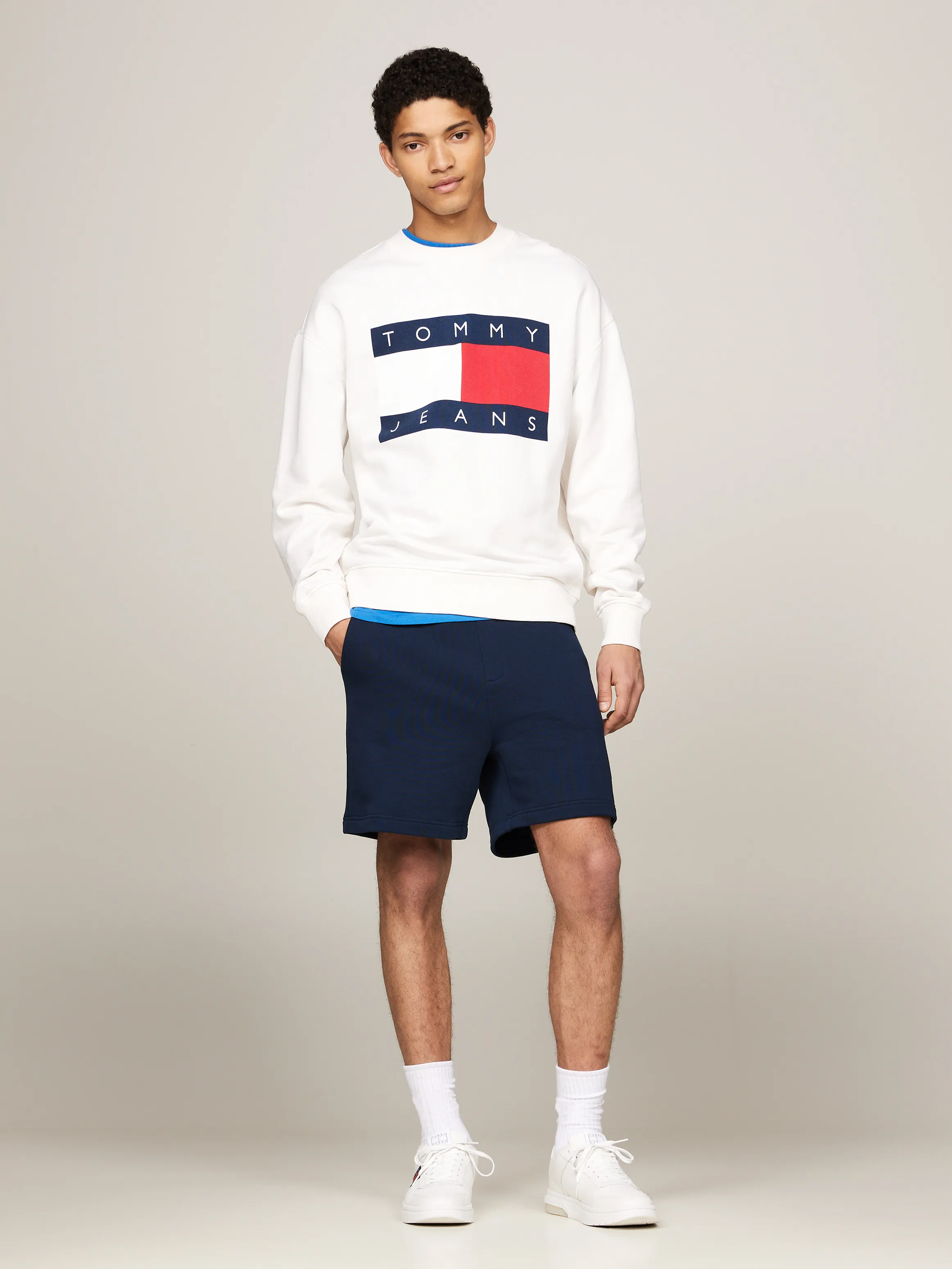 Tommy Badge Sweat Shorts | Shorts | Tommy Jeans